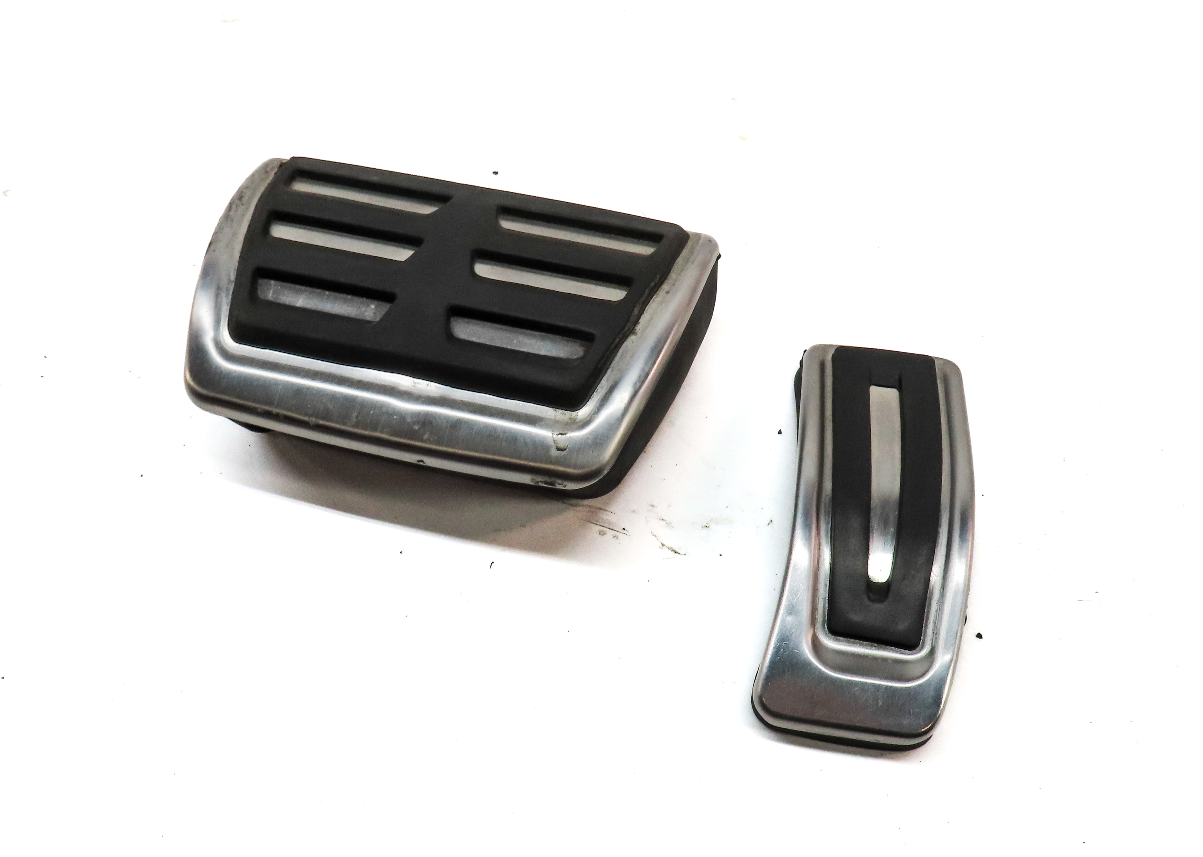 2018 PORSCHE MACAN (95B) FRONT LEFT BRAKE & GAS PEDAL COVER TRIM SET 2 — exact item pictured